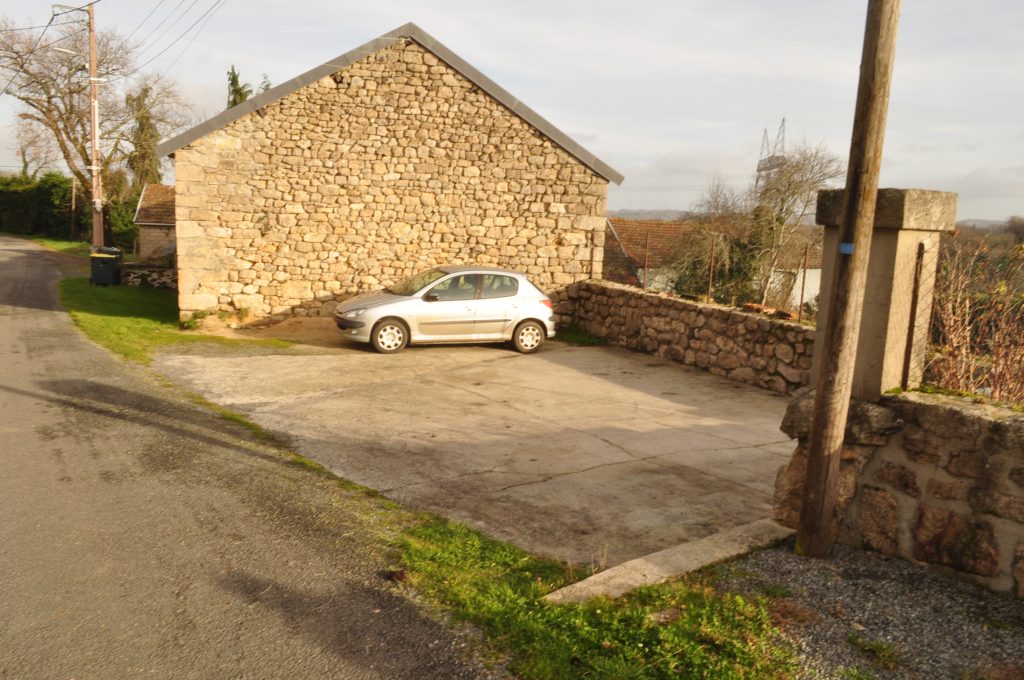 Creusoe Gite Robinson parking 1