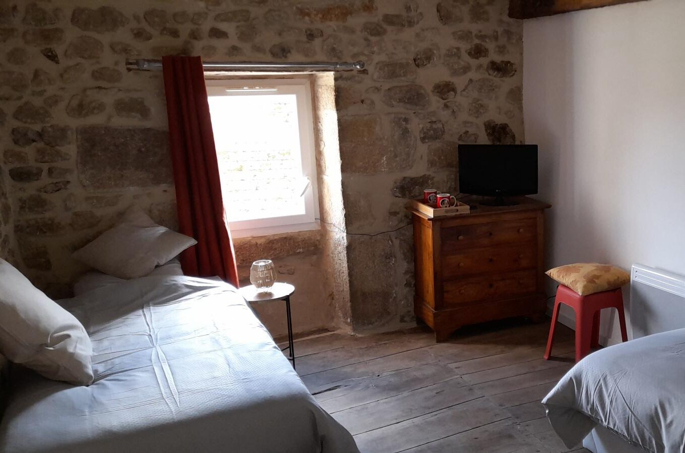Chambre 2 - 2 lits de 90x200cm